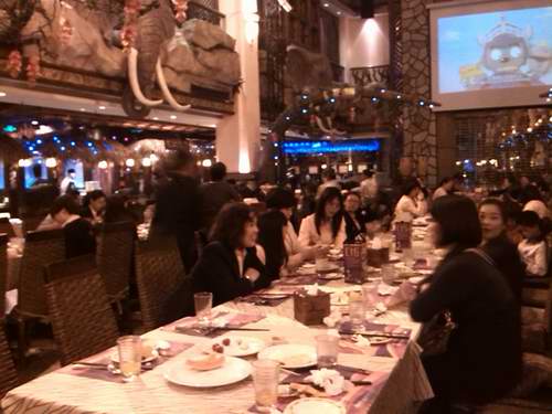 廣東偉業(yè)集團(tuán)舉辦國際婦女節(jié)自助餐會